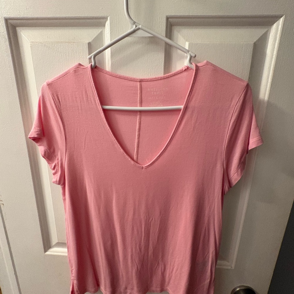American Eagle Outfitters Pink V-Neck Short Sleeve Tee